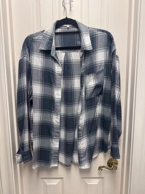 Z Supply Navy and White Plaid Button-Down Shirt thin flannel. Oversized